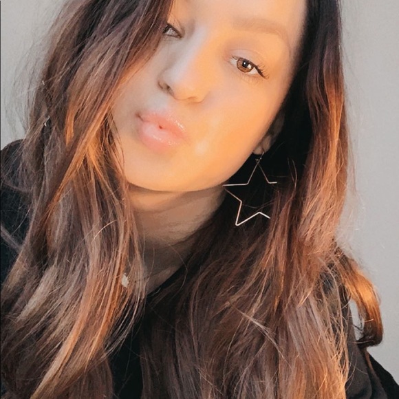 Meet your Posher, Olivia - Picture 1 of 1